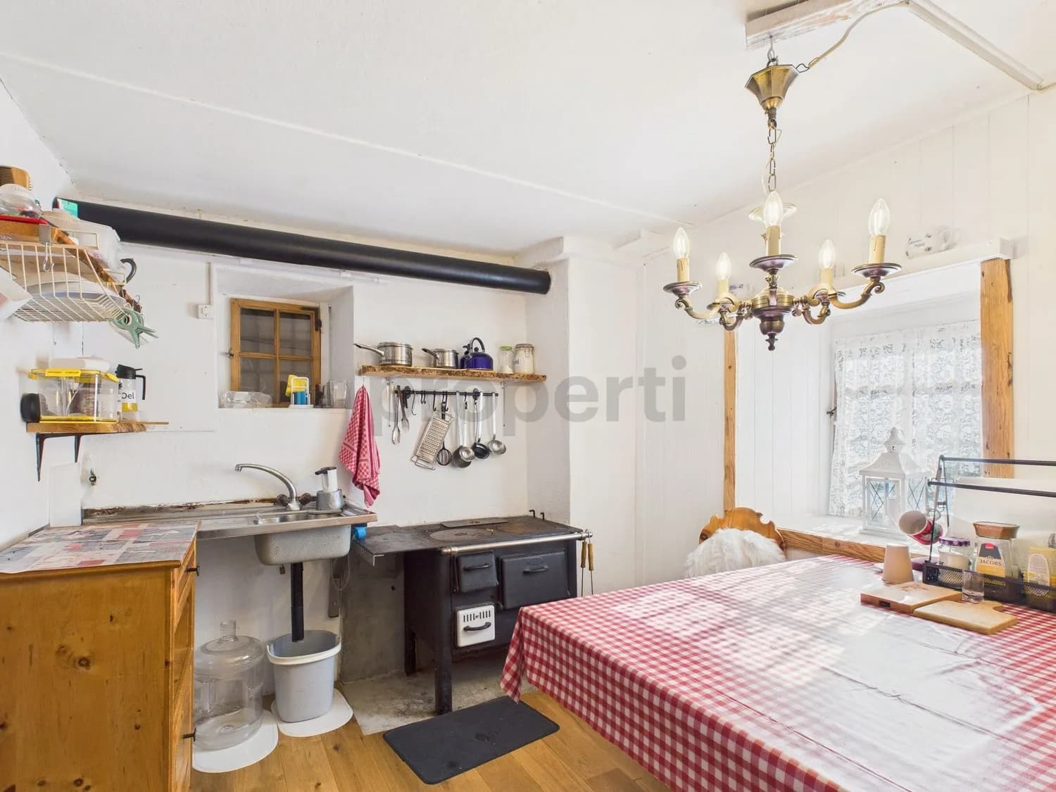 Maiensäss an ruhiger, idyllischer Lage mit Aussicht