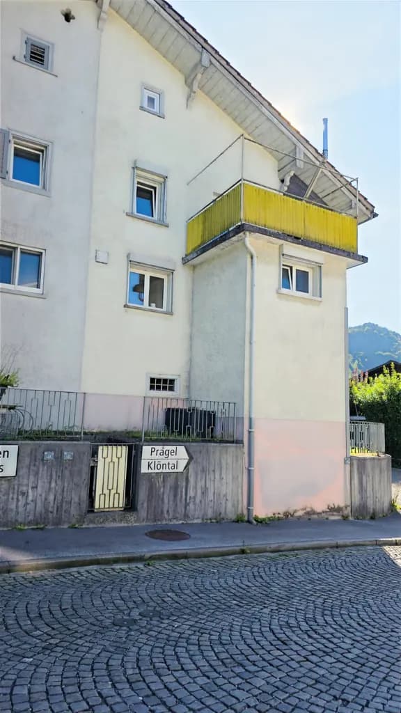 Neu renoviertes 5.5-Zimmer-Doppeleinfamilienhaus mit grossem Keller, Glarus