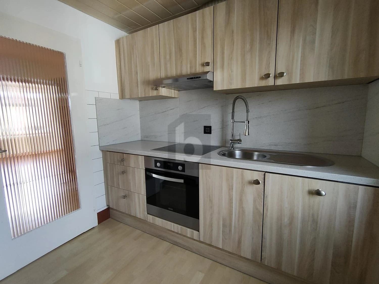 LICHTDURCHFLUTET UND GEMÜTLICH, AN GUTER LAGE