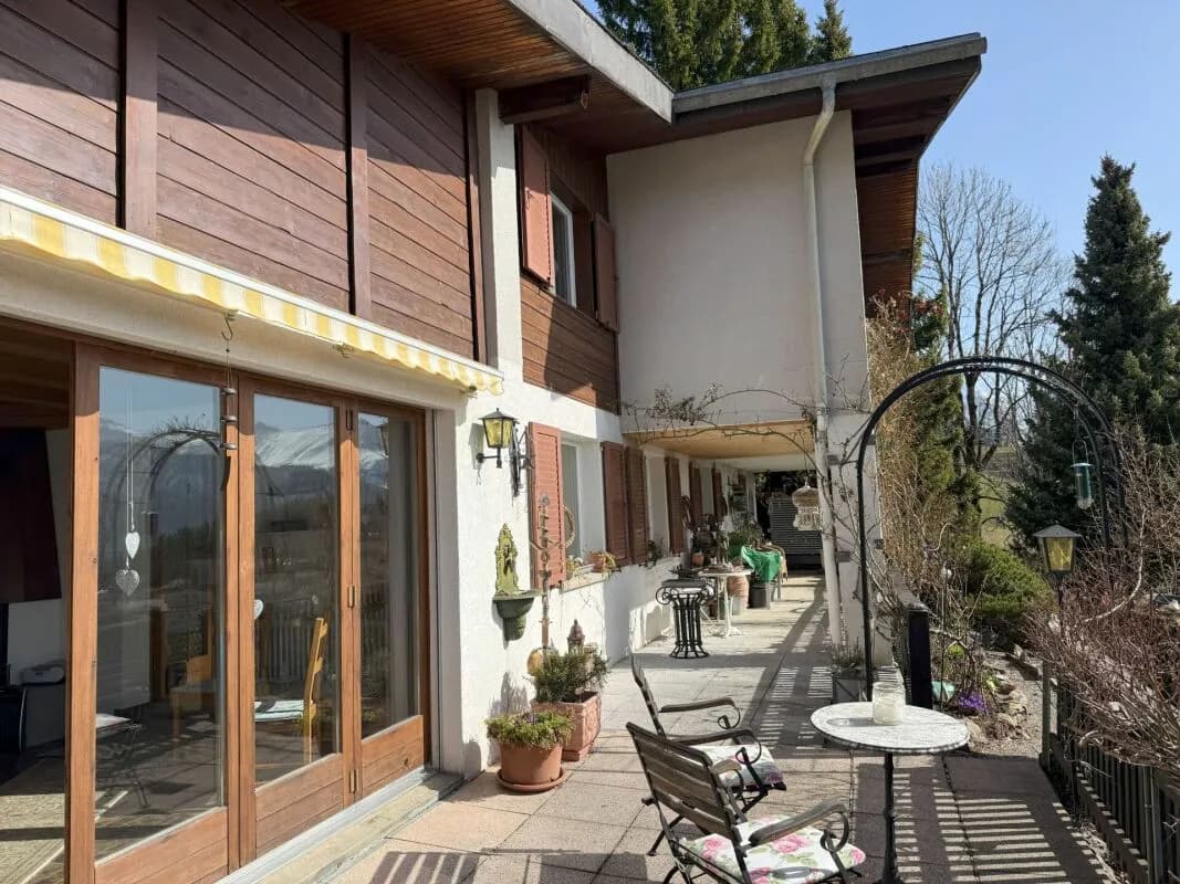 unverbaubarer Weitblick über den Thunersee und die umliegenden Bergketten