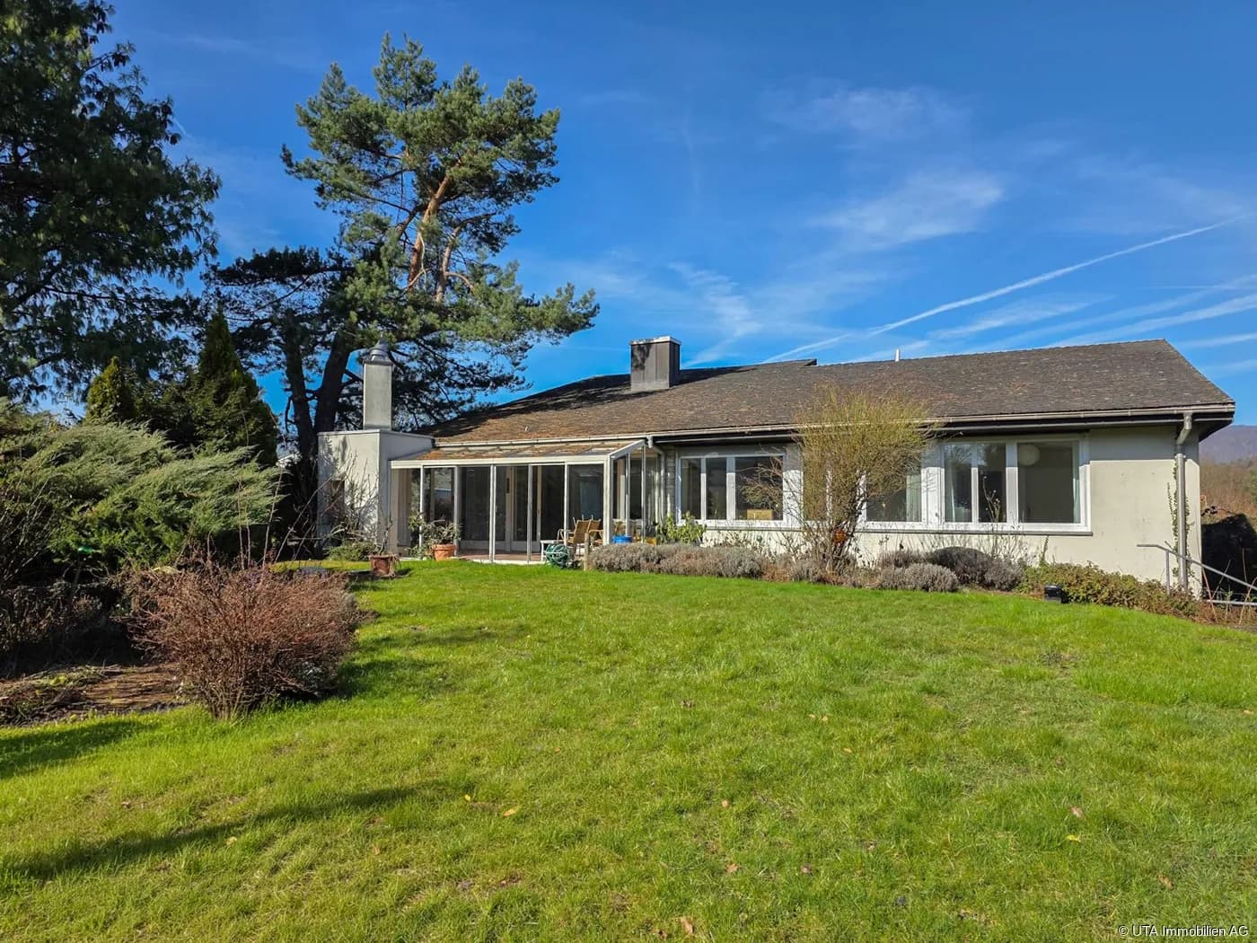 Sonnenverwöhntes Einfamilienhaus mit viel Garten und Privatsphäre