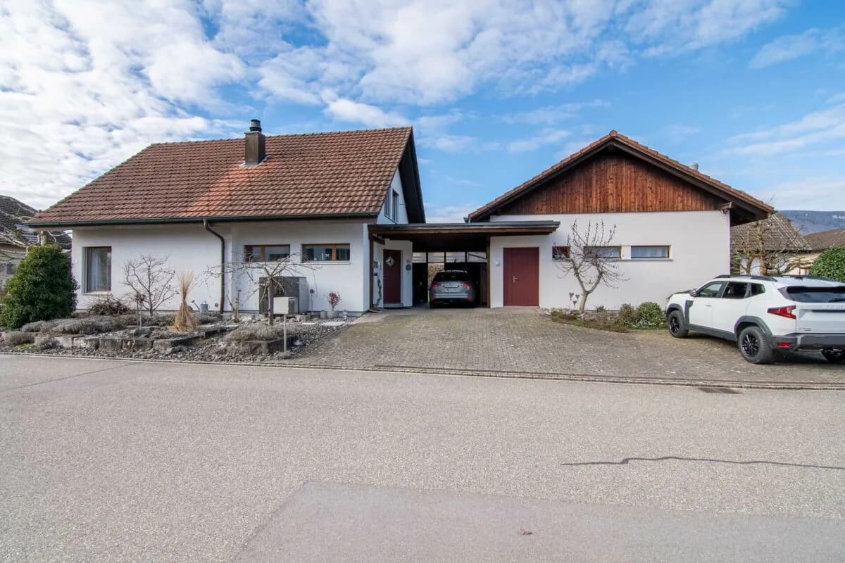 Freistehendes Wohnhaus mit separatem Nebengebäude - Arbeiten und Wohnen, Mehrgenerationen oder individuelle Wohnkonzepte