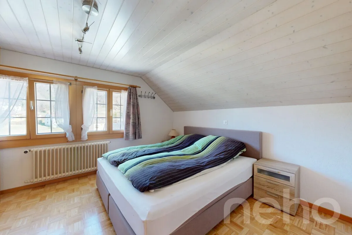 Einfamilienhaus mit 2 Garagen und vielseitigem Raumangebot