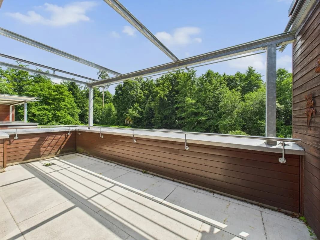 Exklusives Doppelfamilienhaus mit Gartenparadies und Waldblick in Rüschlikon