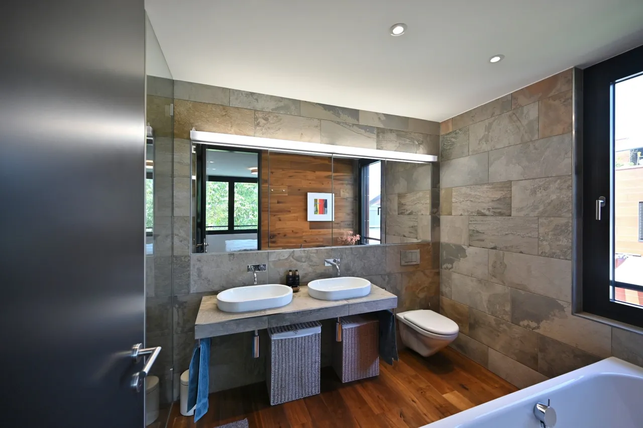 AT THE TOP - ATTIKAWOHNUNG DER SUPERLATIVE