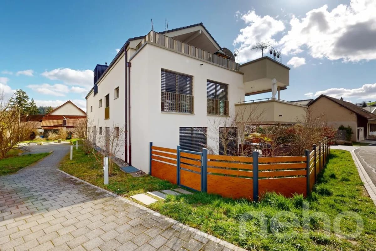 Exklusive 5.5-Attika mit Terrasse, Sauna und viel Platz