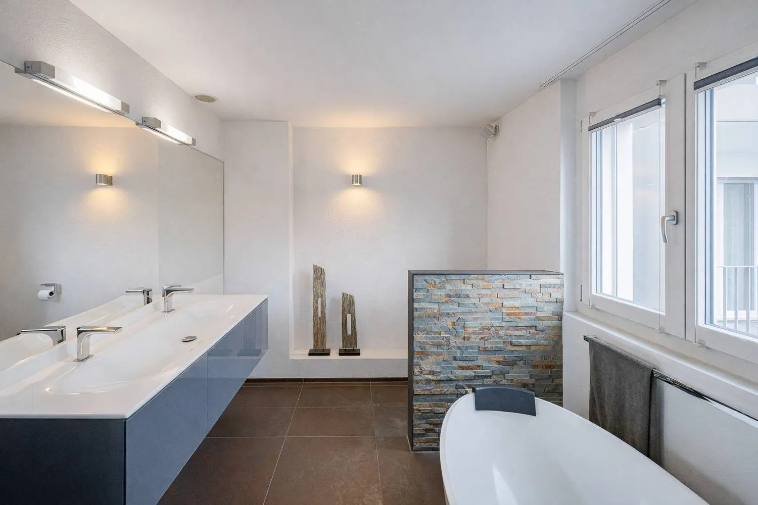 MODERNE WOHNUNG MIT GROSSZÜGIGER TERRASSE UND WEITBLICK