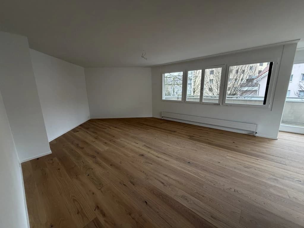 Frisch renoviert und stilvoll umgestaltet - wohnen wie im Neubau!