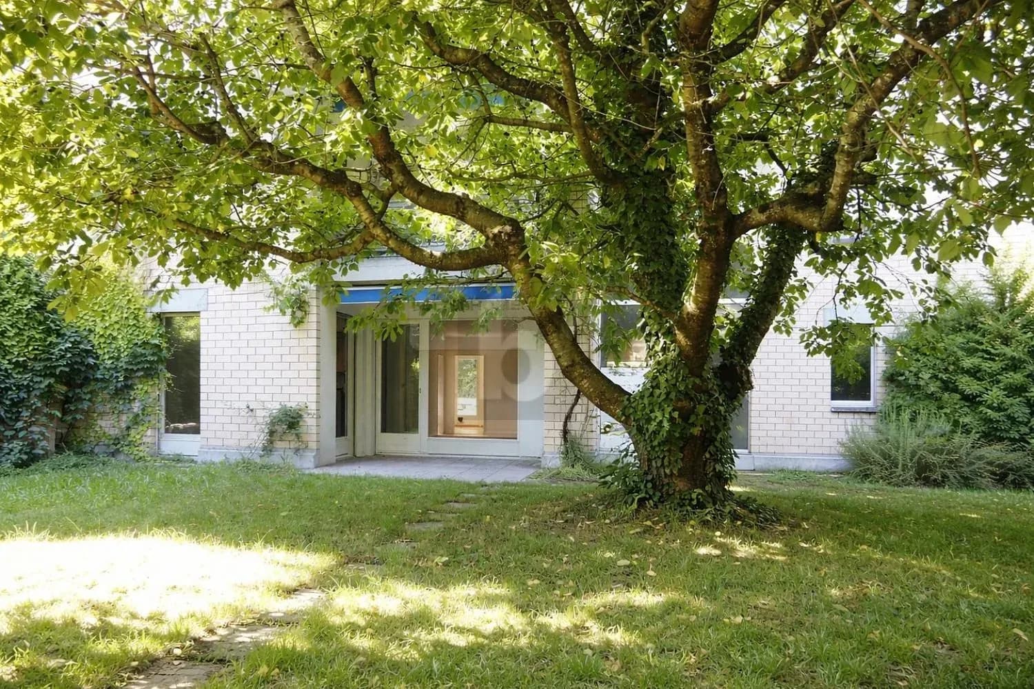 ZENTRALE LAGE MIT GARTENSITZPLATZ