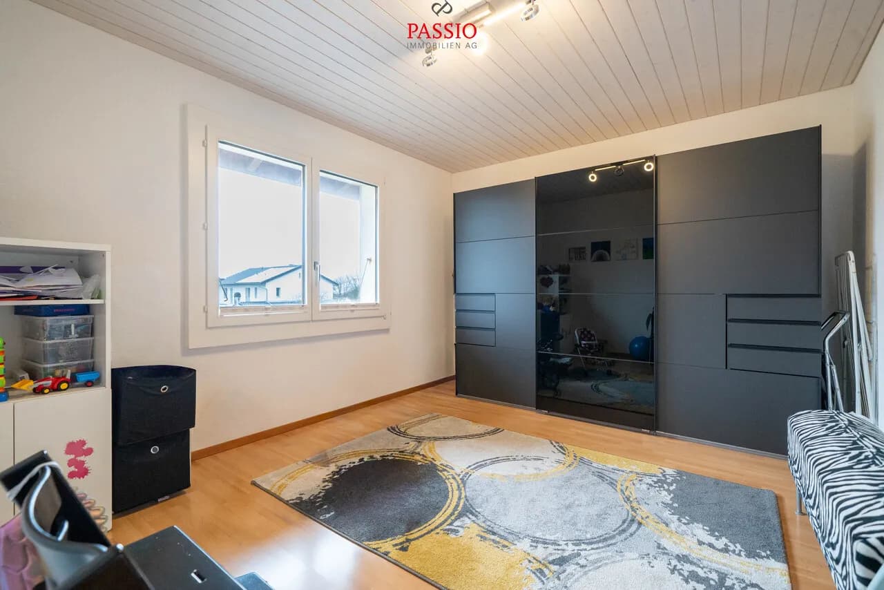 Top gepflegtes 9.5-Zimmer Zweifamilienhaus mit Gartenparadies