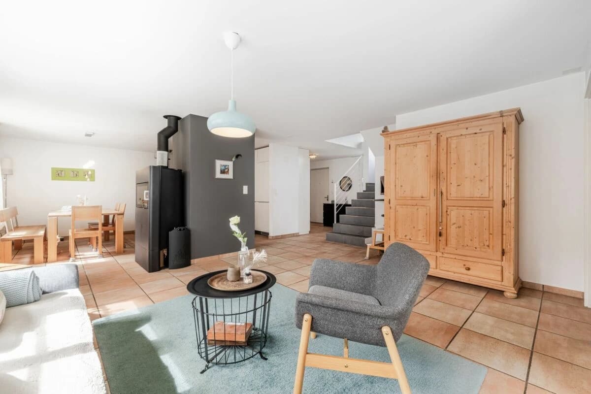 Ruhig, Sonnig und mit viel Platz: 6.5-Zimmer-Dachmaisonettewohnung mit hellen Räumen im schönen Speicher