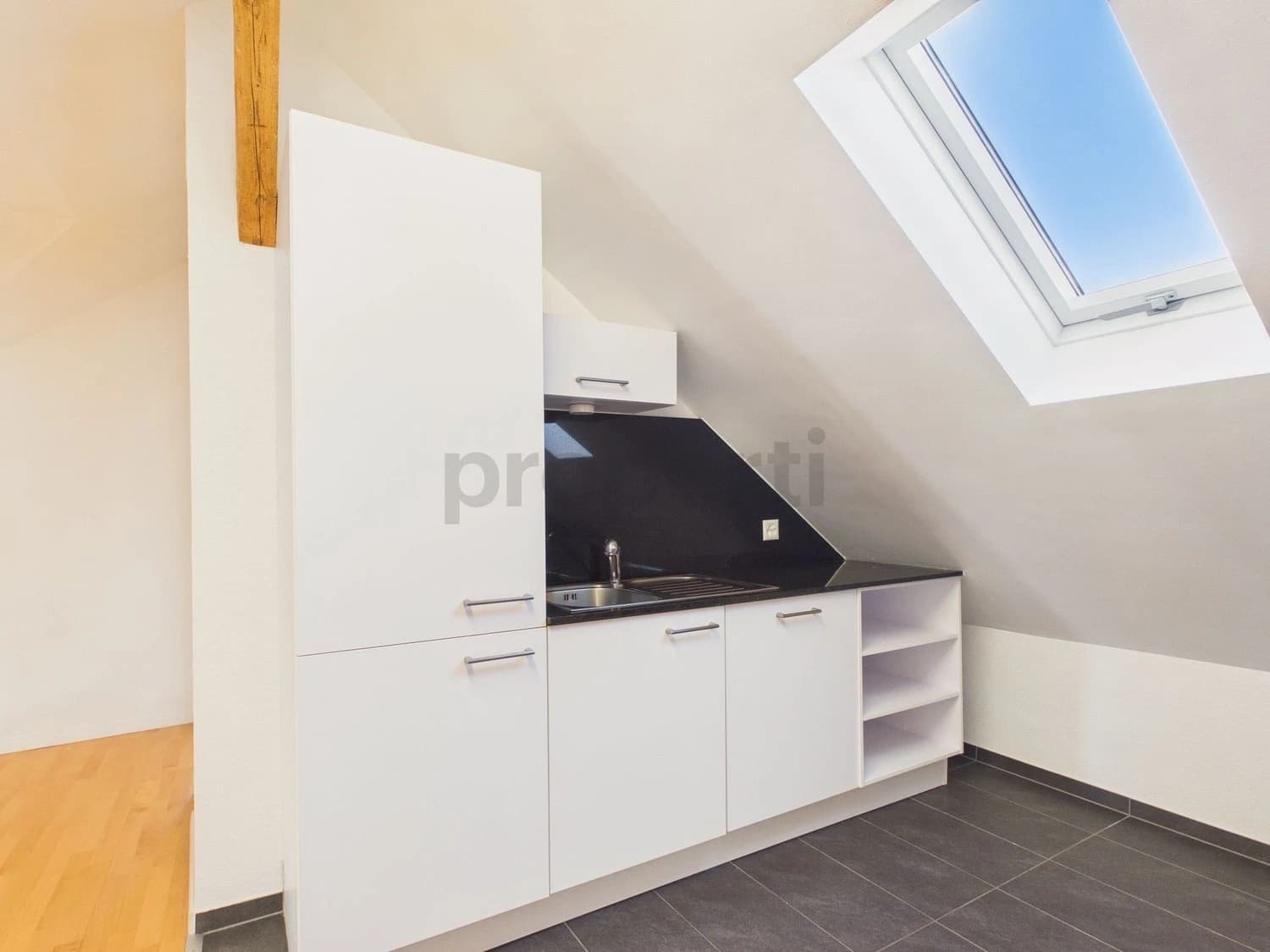 Geräumige 4.5-Zimmer-Dachwohnung mit zentraler Lage, Thayngen