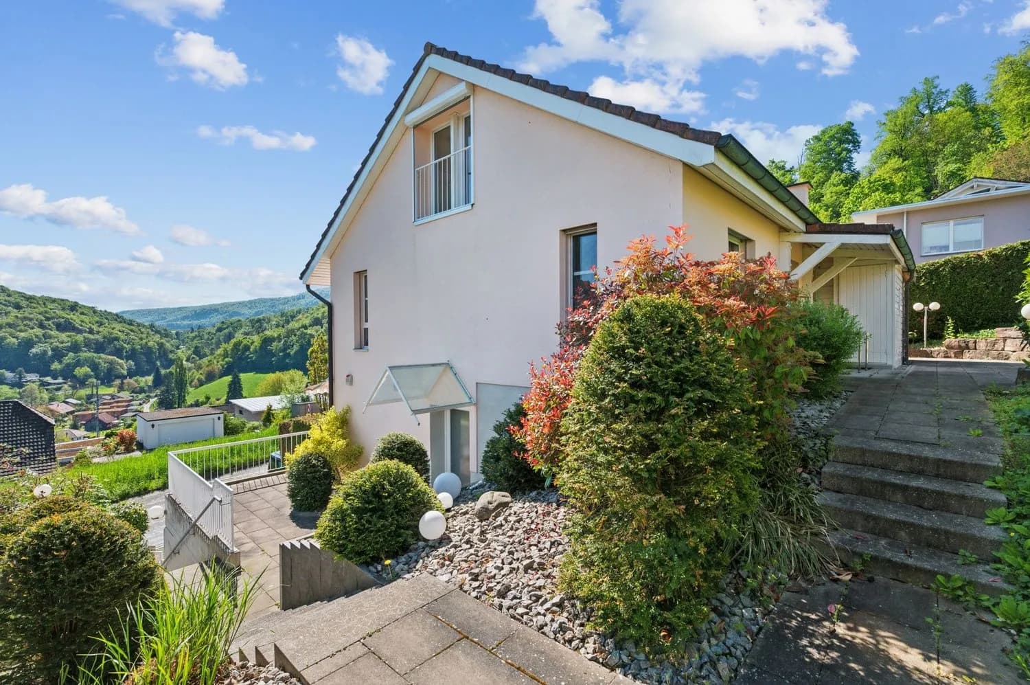 Modernes 6.5-Zimmer-Einfamilienhaus mit eindrucksvollem Panoramablick