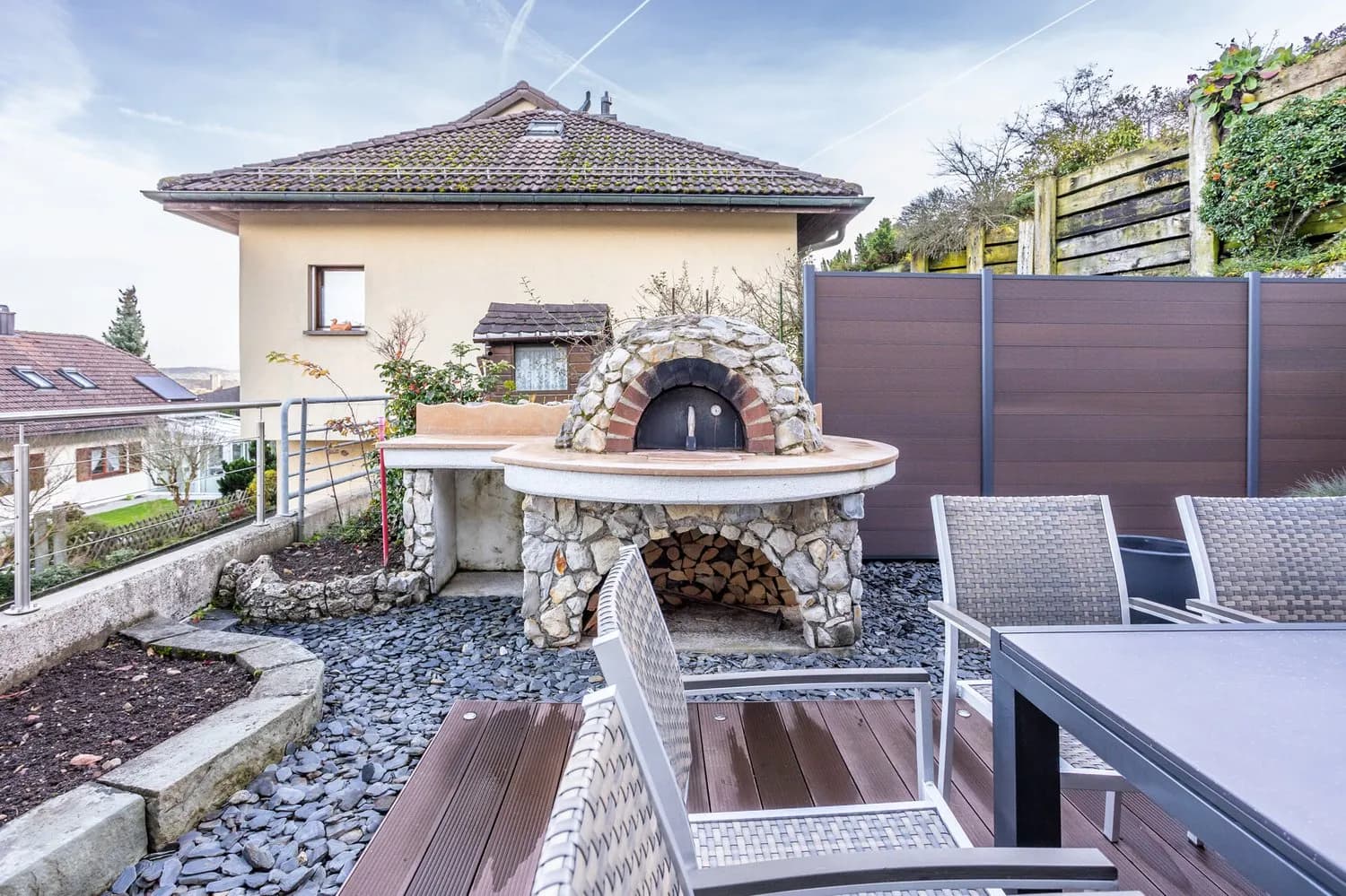 Grosses Einfamilienhaus in oberster Lage mit Blick übers Limmattal