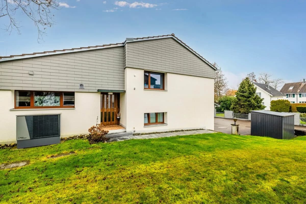 MODERNISIERTES 6.5-ZIMMER-EINFAMILIENHAUS IN RUHIGER LAGE ? FAMILIENFREUNDLICH, MIT GEPFLEGTEM GARTEN UND SCHULNÄHE