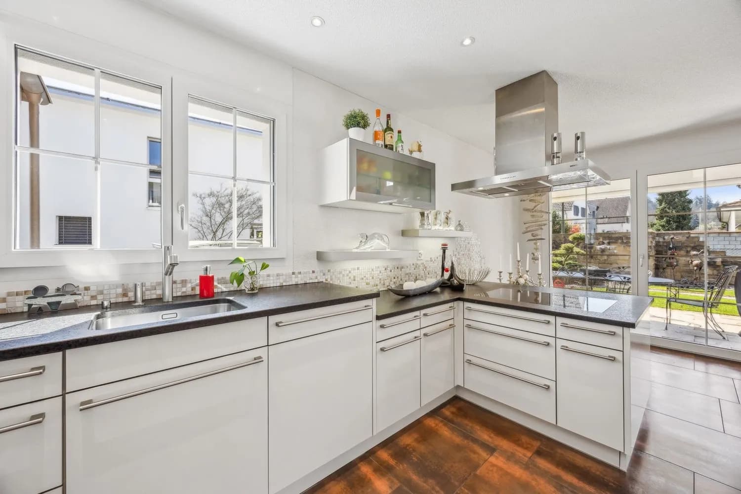 Gepflegtes Einfamilienhaus in Suhr  ruhige Wohnlage, modernes Ambiente und durchdachte Architektur