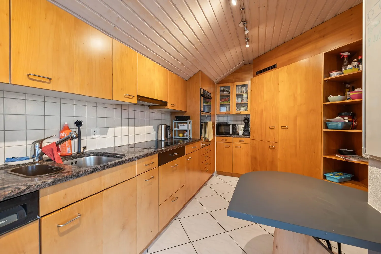 GROSSZÜGIGE 5.5 ZIMMER DACHWOHNUNG MIT AUSBAUMÖGLICHKEITEN