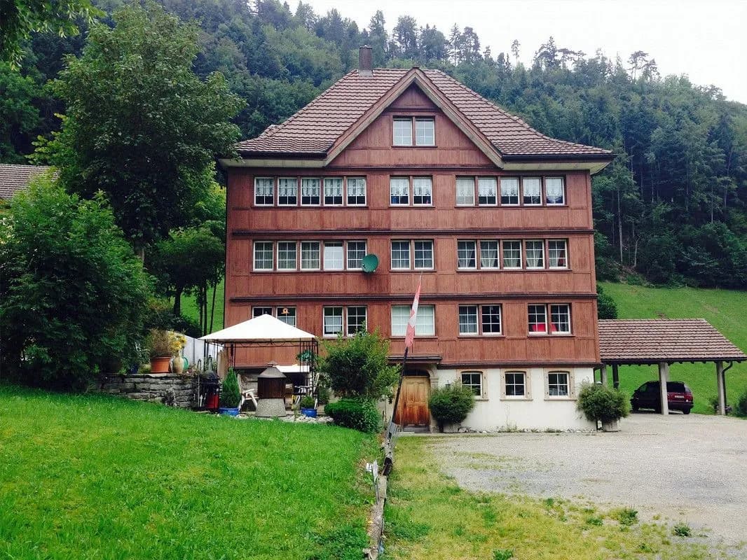 Neu renovierte 5.5-Zimmer-Eigentumswohnung mit Lift, Brunnadern