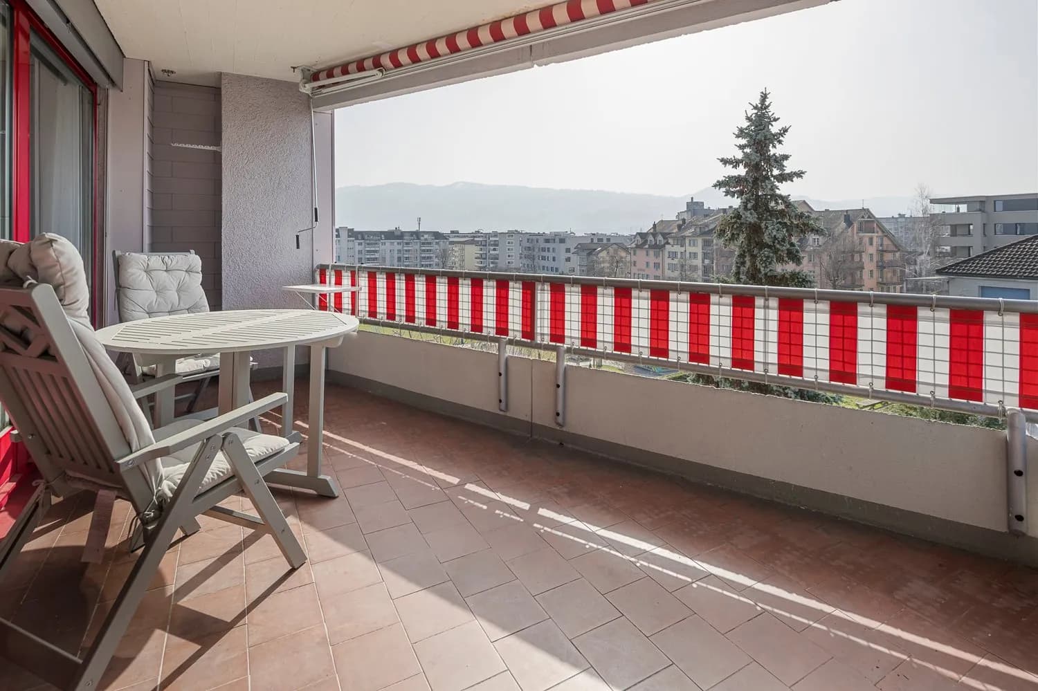 Zentrale Lage mit Weitsicht und hochwertiger Ausstattung