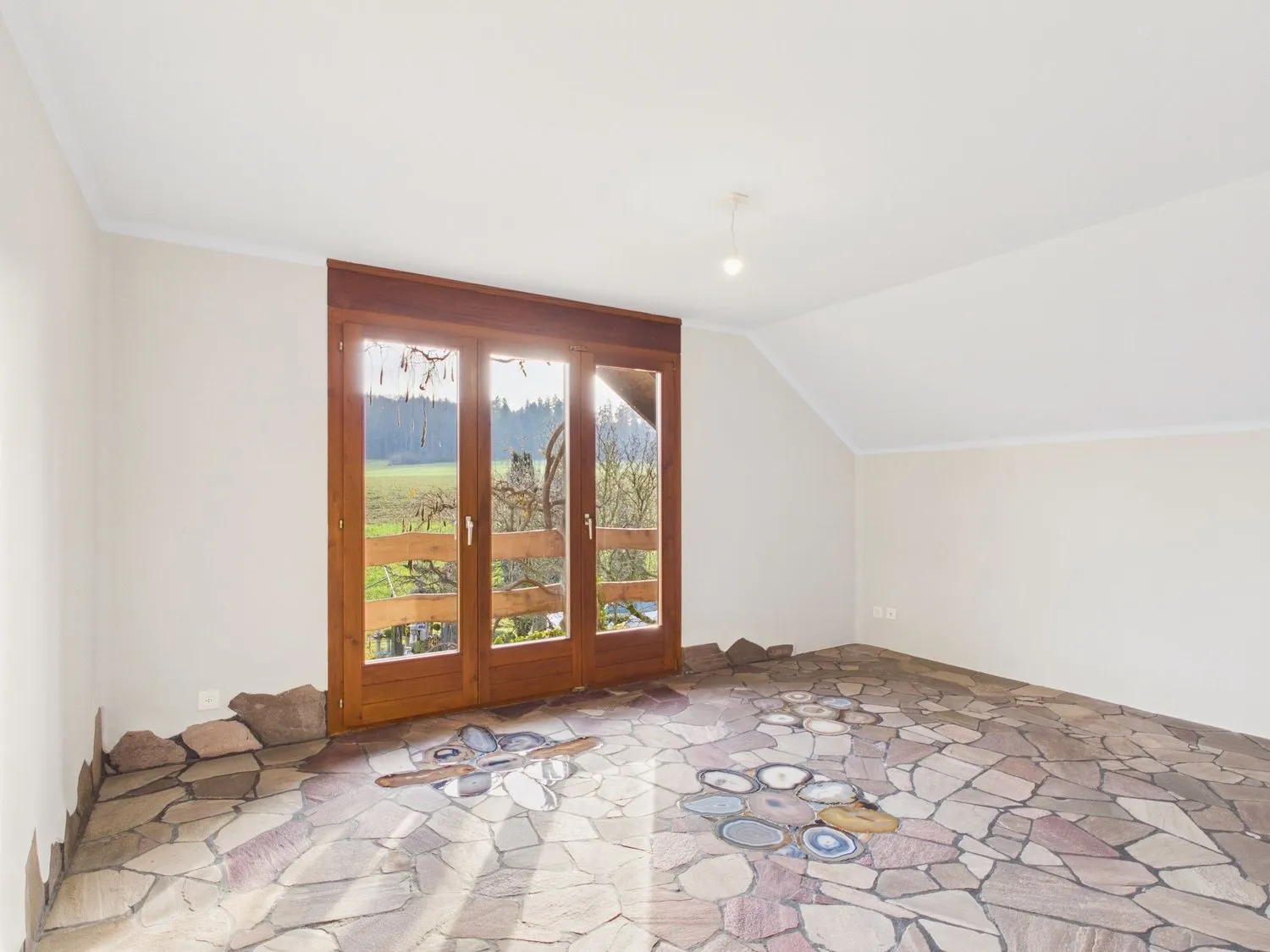 Geräumiges 4.5-Zimmer Mehrfamilienhaus mit herrlichem Ausblick ins Grüne in Münchenwiler