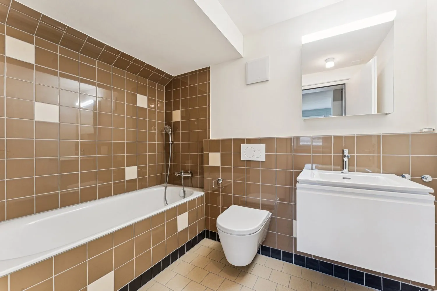 Erstvermietung - Wohnen & Arbeiten mit Reussblick!