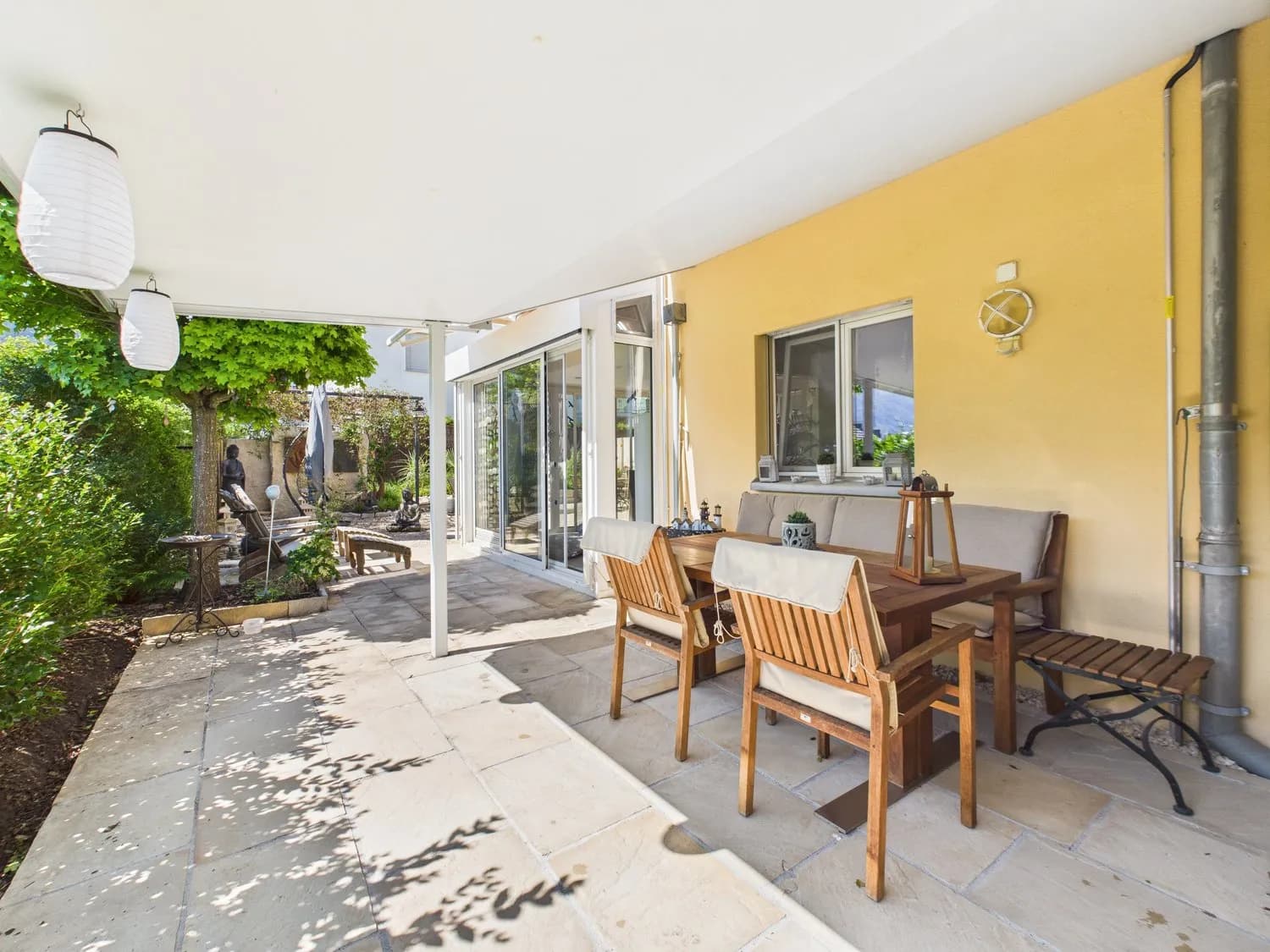 Grosszügige Haushälfte in ruhigem Wohnquartier mit Top-Anbindung an zentrumsnaher Lage