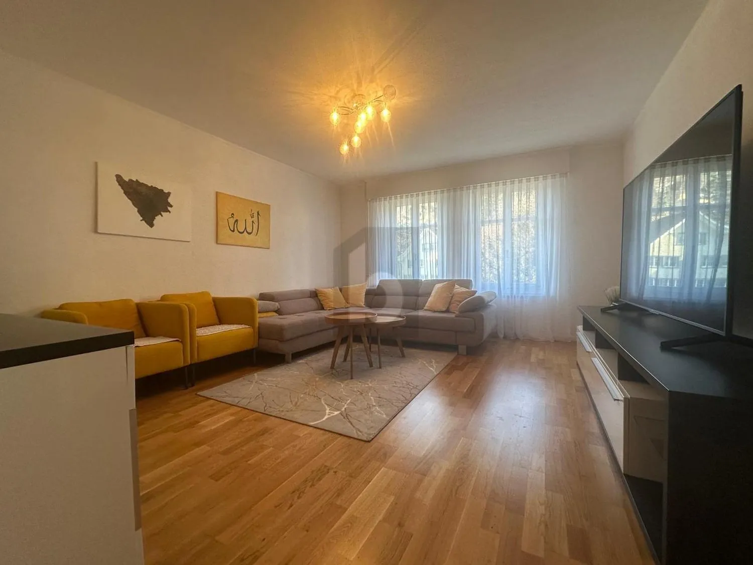 GEPFLEGT, ZENTRAL UND LICHTDURCHFLUTET