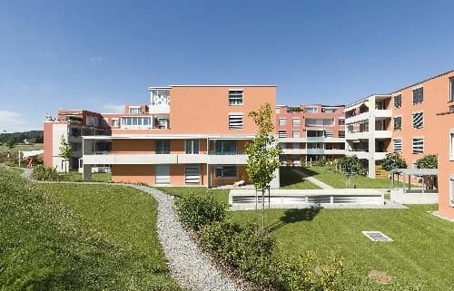 Lichtdurflutete, grosszügige Räume mit grüner Umgebung / Mieten ohne Kaution