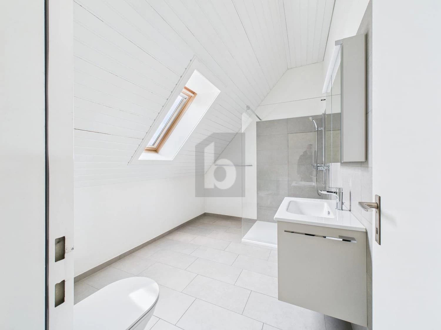 LICHTDURCHFLUTET, SONNIG, GEMÜTLICH