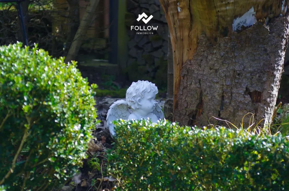 Eckhaus mit privatem Gartenparadies