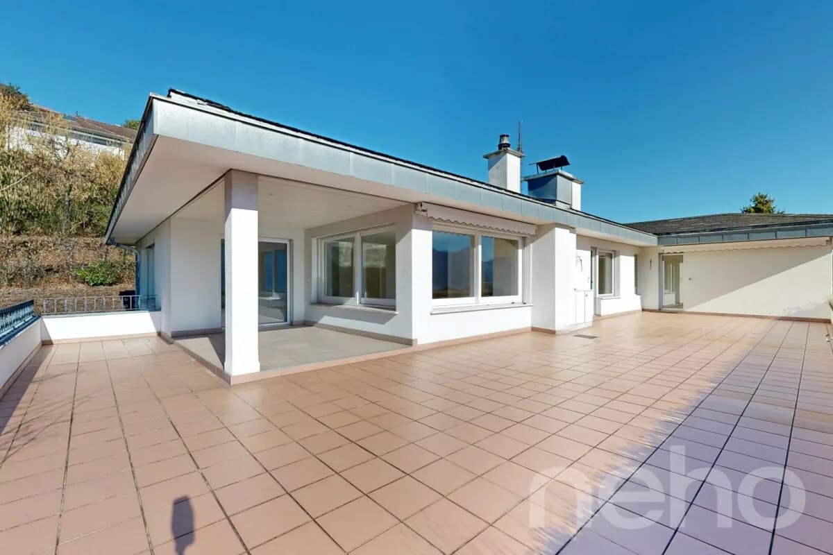 Elegante Wohnresidenz mit separaten Atelier und Panoramasicht