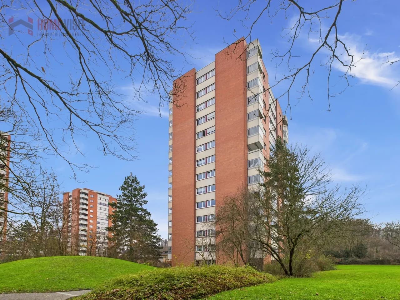 Helle 3.5-Zi.-Wohnung mit Lift und Garage - ideal für jedes Alter