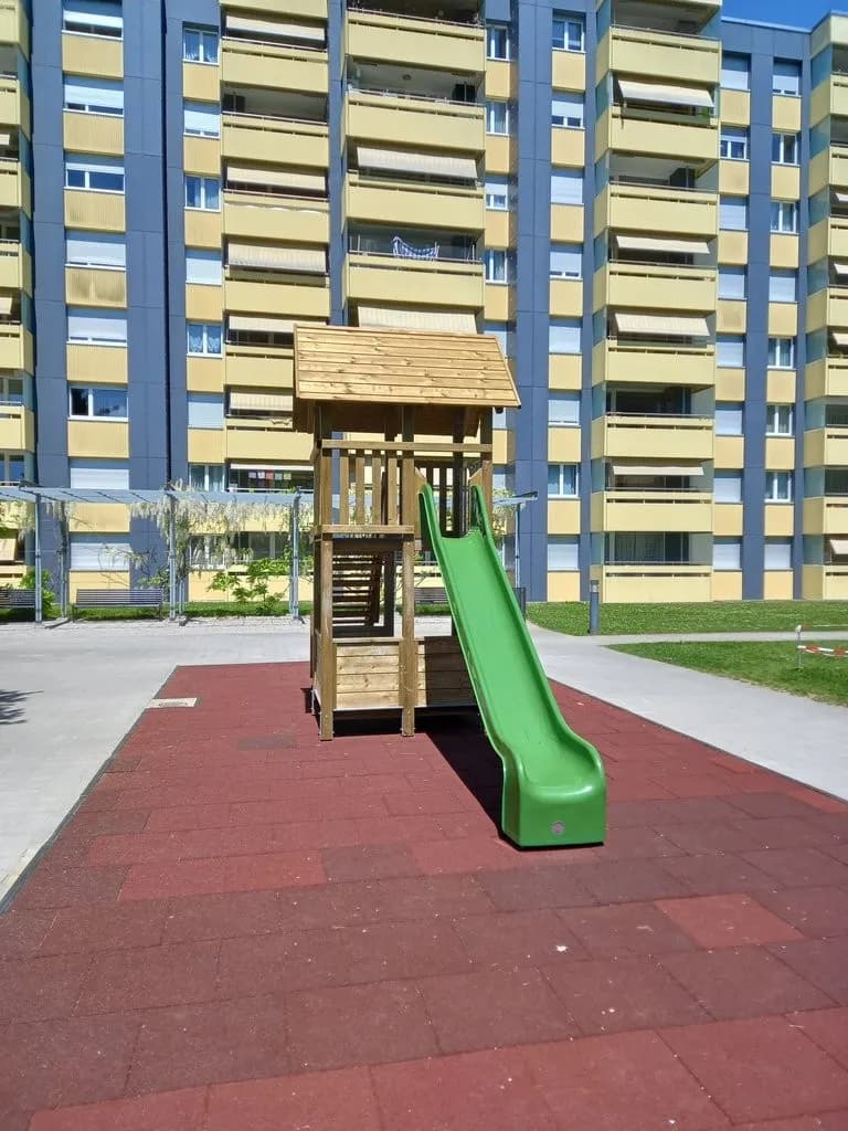 Grosse Familienwohnung mit etlichen Spielmöglichkeiten!