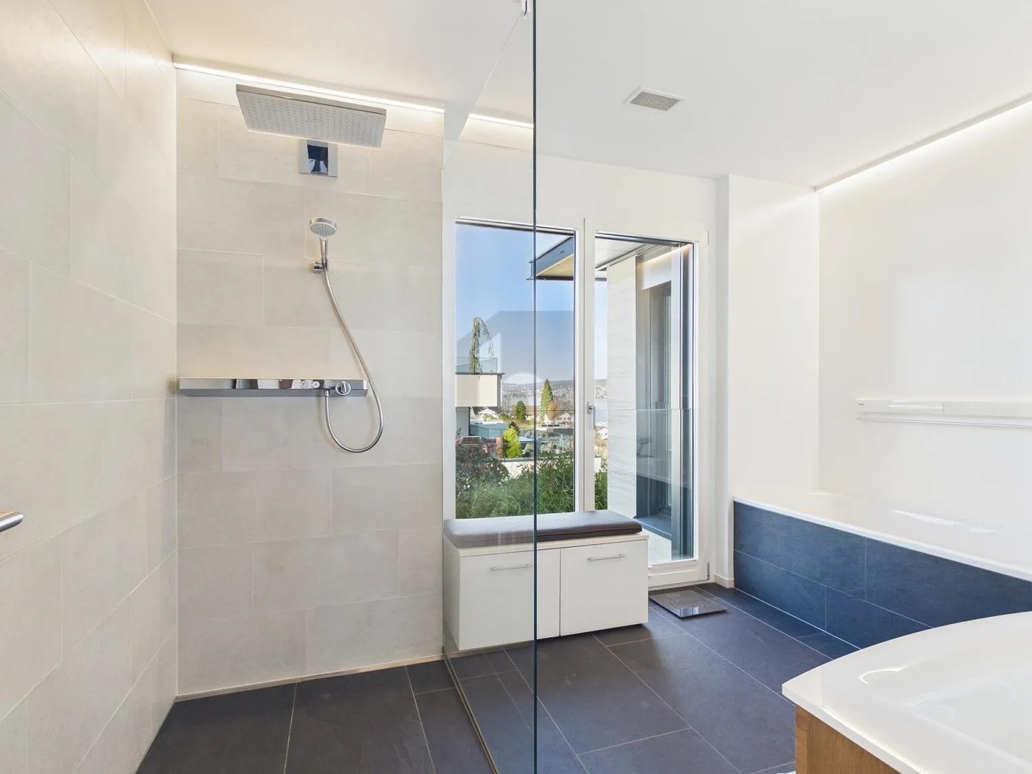 EXKLUSIV MIT 180°-PANORAMABLICK AUF DEN ZÜRICHSEE