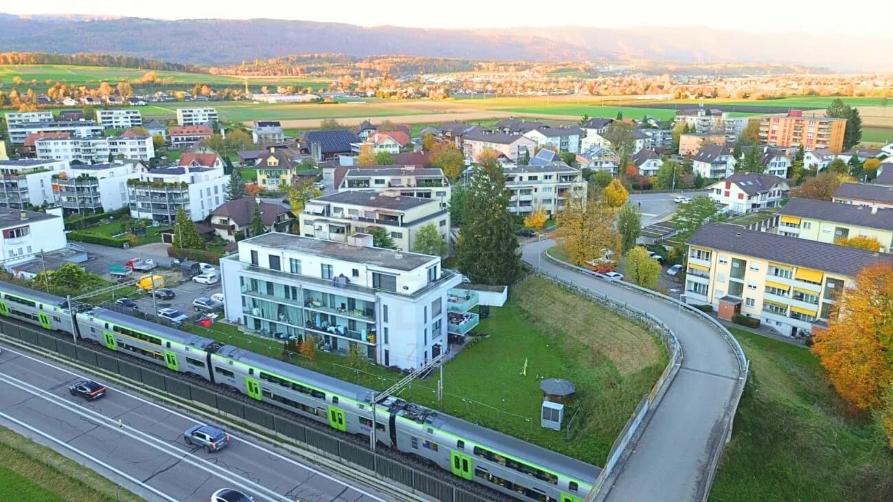 Moderne 4.5-Zimmer-Wohnung mit 159 m² Wohnfläche, Lift und 25 m² Balkon in Studen BE