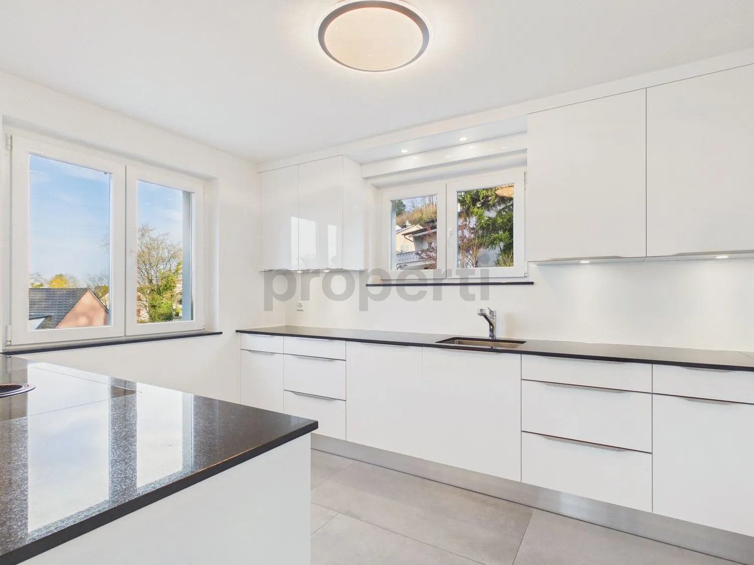 Modernes 4.5-Zimmer-Einfamilienhaus mit Balkon, Füllinsdorf