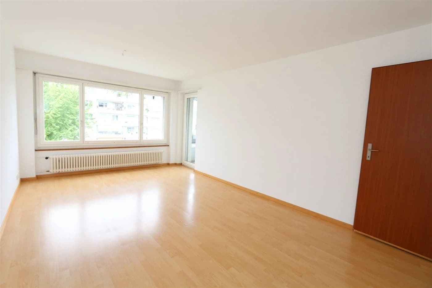 Tollem Wohnung mit Balkon - mit grünem Umschwung!