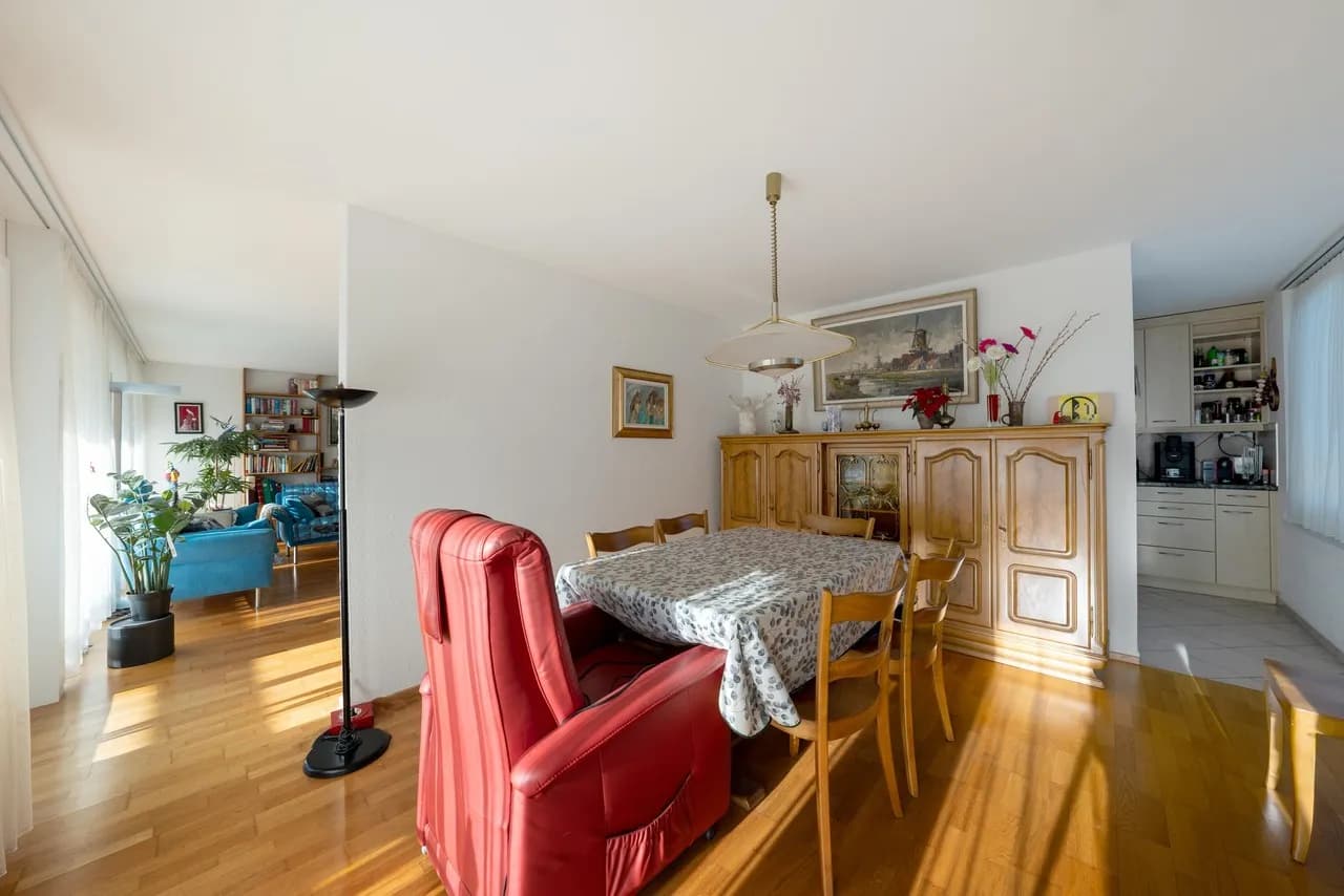 Grosse Eigentumswohnung an ruhiger Lage inkl. Tiefgaragenplatz!