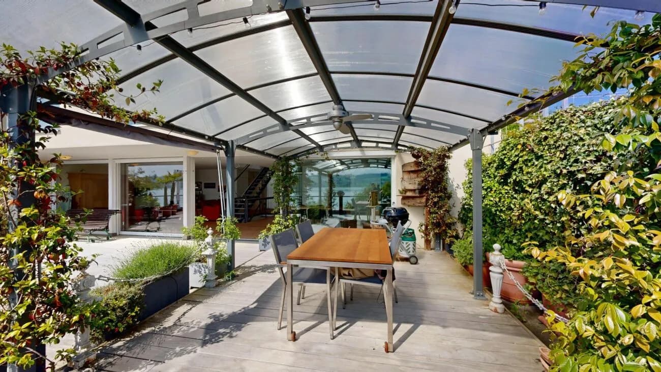 Wohn- und Geschäftshaus: Charmantes Zuhause mit Panoramablick über den Sempachersee