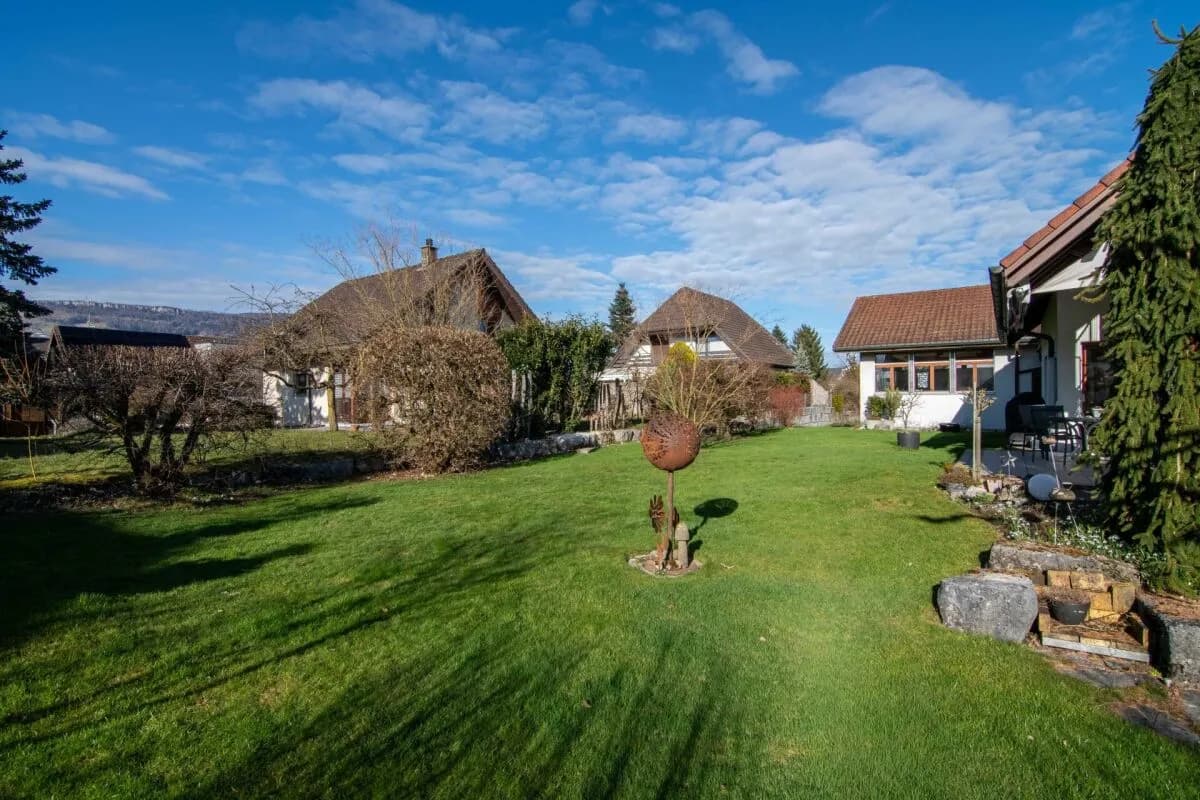 Freistehendes Wohnhaus mit separatem Nebengebäude - Arbeiten und Wohnen, Mehrgenerationen oder individuelle Wohnkonzepte