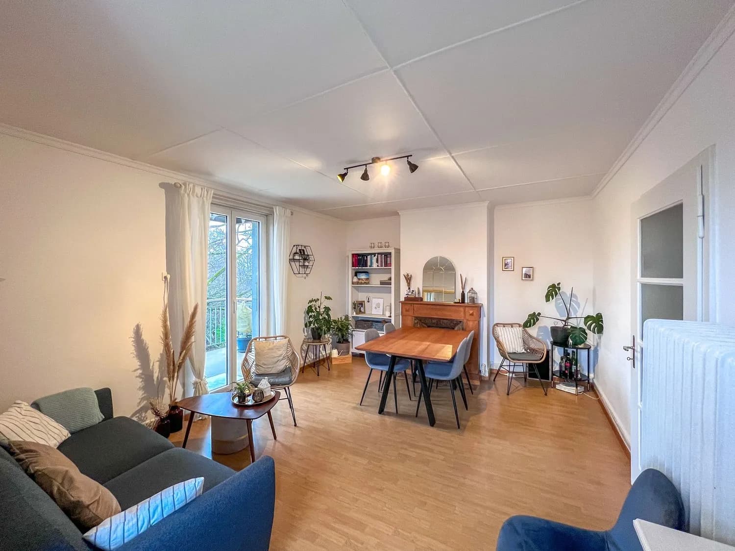 Modern 2.5-Zimmer-Apartment mit Balkon, Köniz