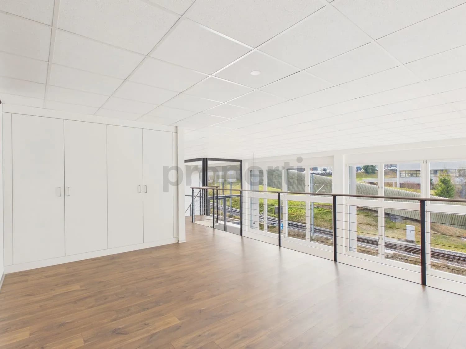 Helle Loft-Wohnung mit Balkon und Galerie