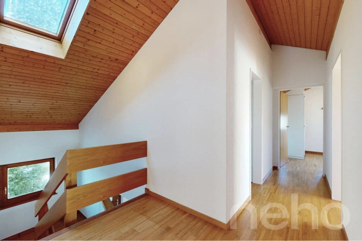 Grosses Einfamilienhaus mit Garten, Wintergarten und viel Potenzial