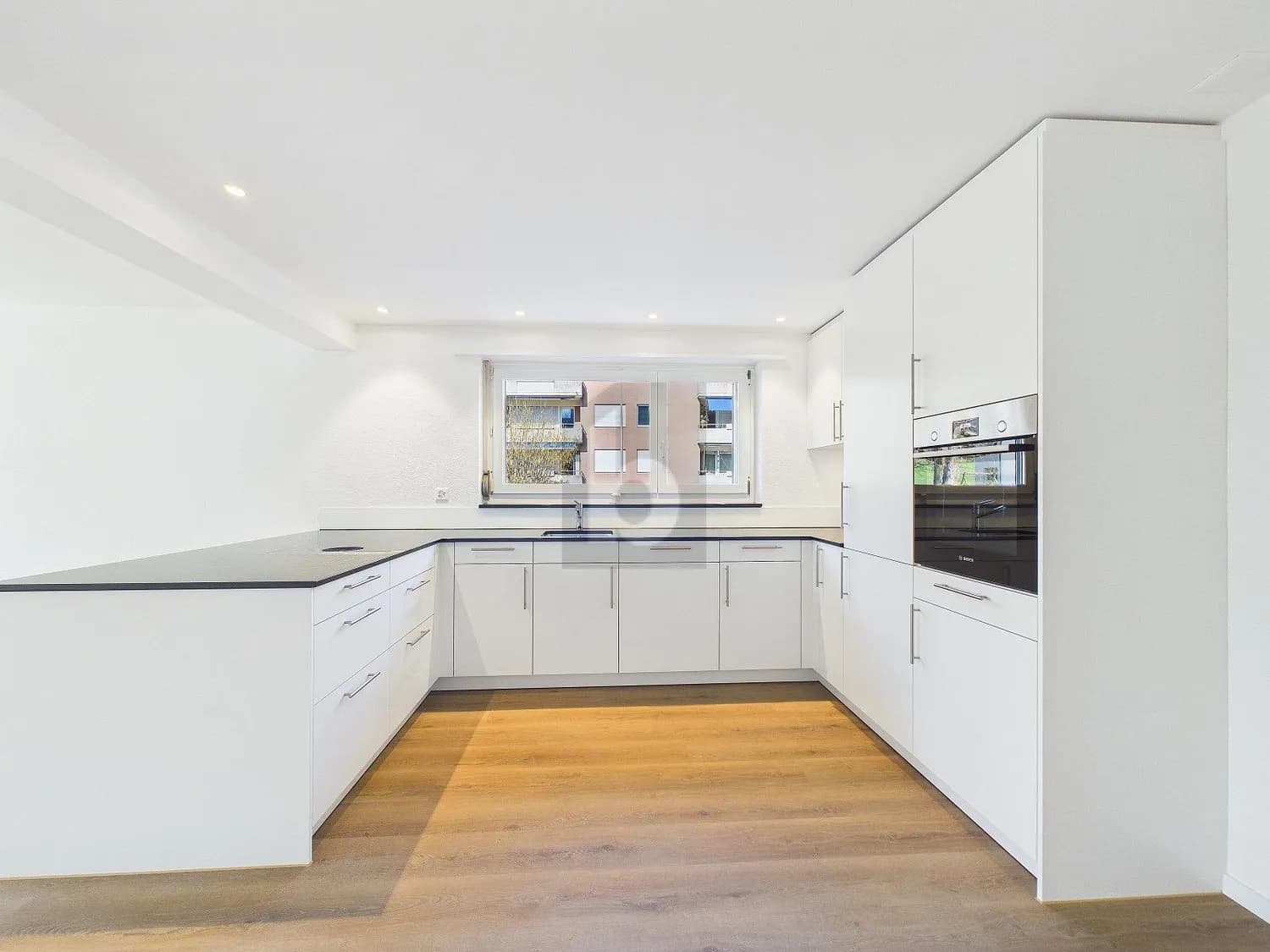 KOMPLETT SANIERT MIT OFFENER KÜCHE