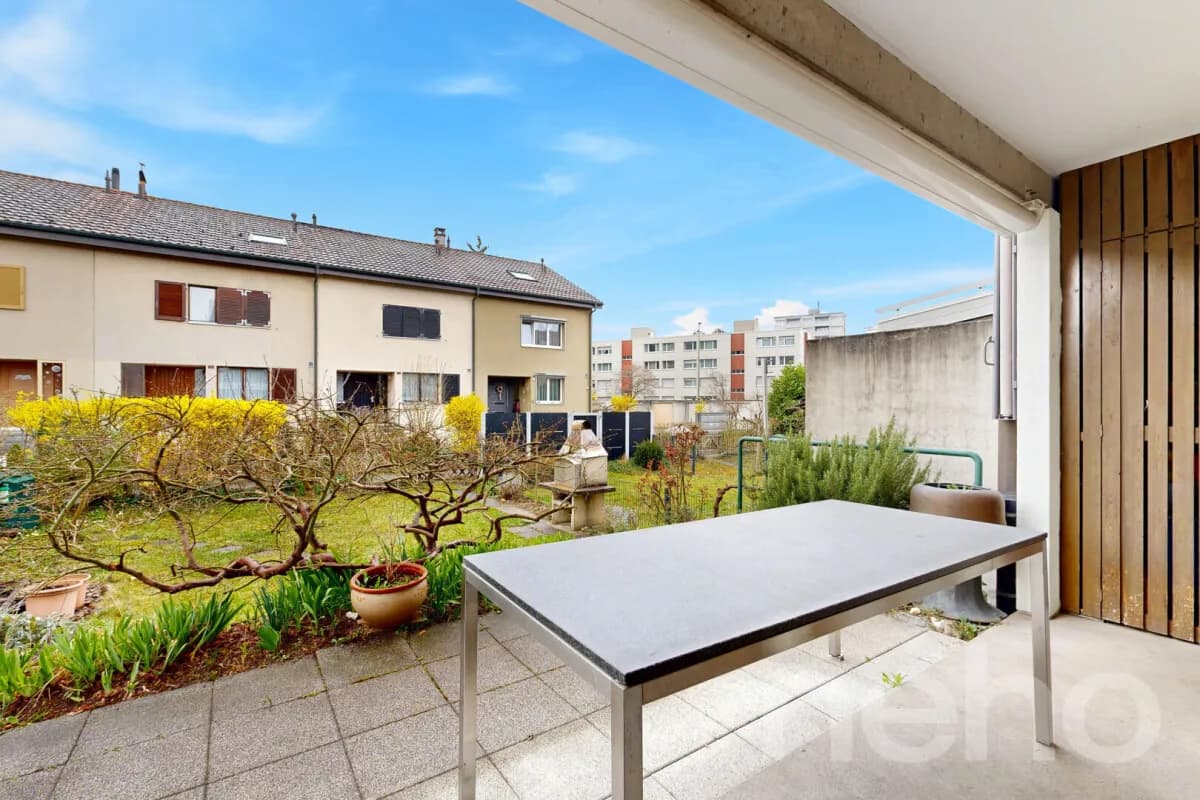 Grosszügiges Reiheneckhaus mit Garten und ausgebautem Dachstock