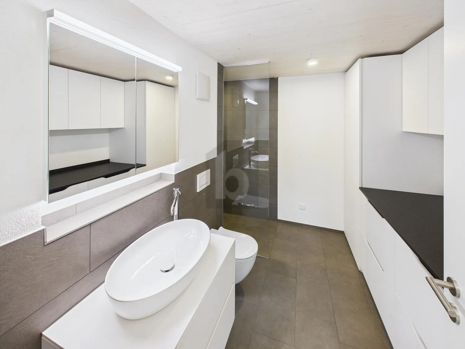 ERSTBEZUG: MODERN MIT WEITBLICK