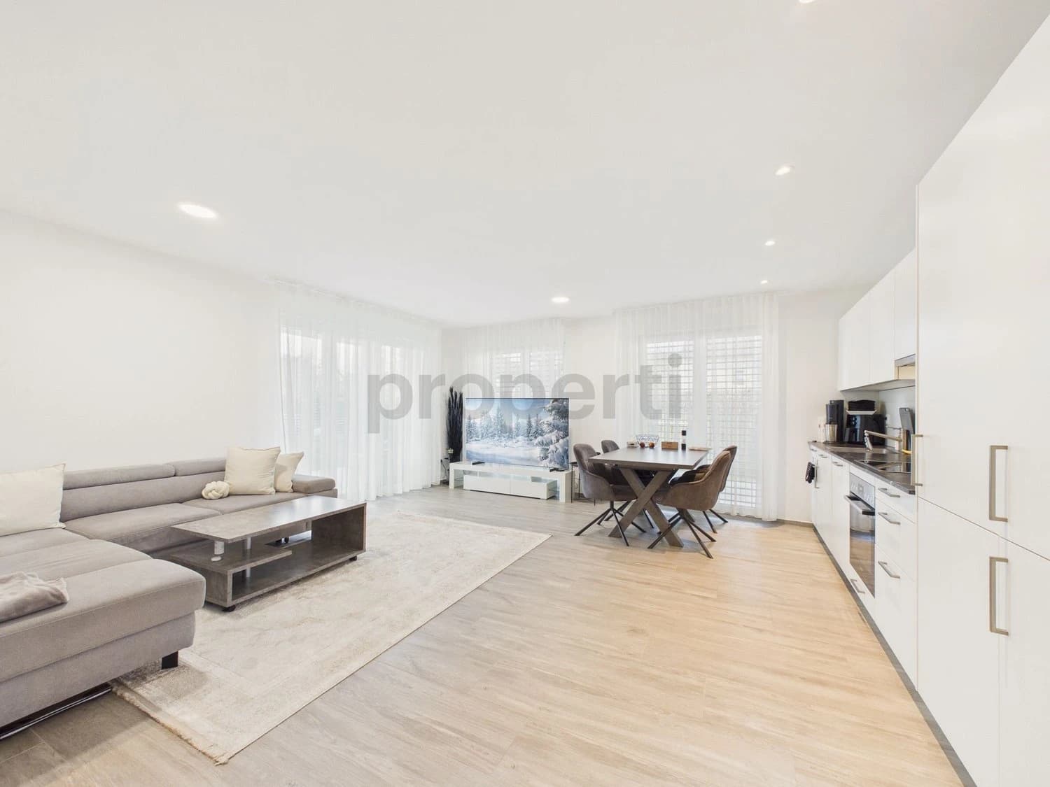 Moderne 3.5-Zimmer Gartenwohnung mit 2 Sitzplätzen in Embrach