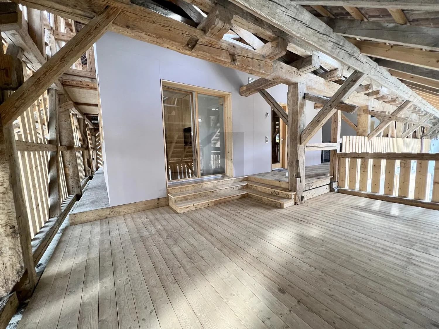 GROSSZÜGIG MIT MODERNEN AKZENTEN