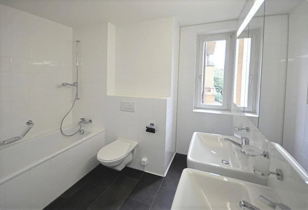 Träumen Sie von einer Altbauwohnung direkt am Rhein?