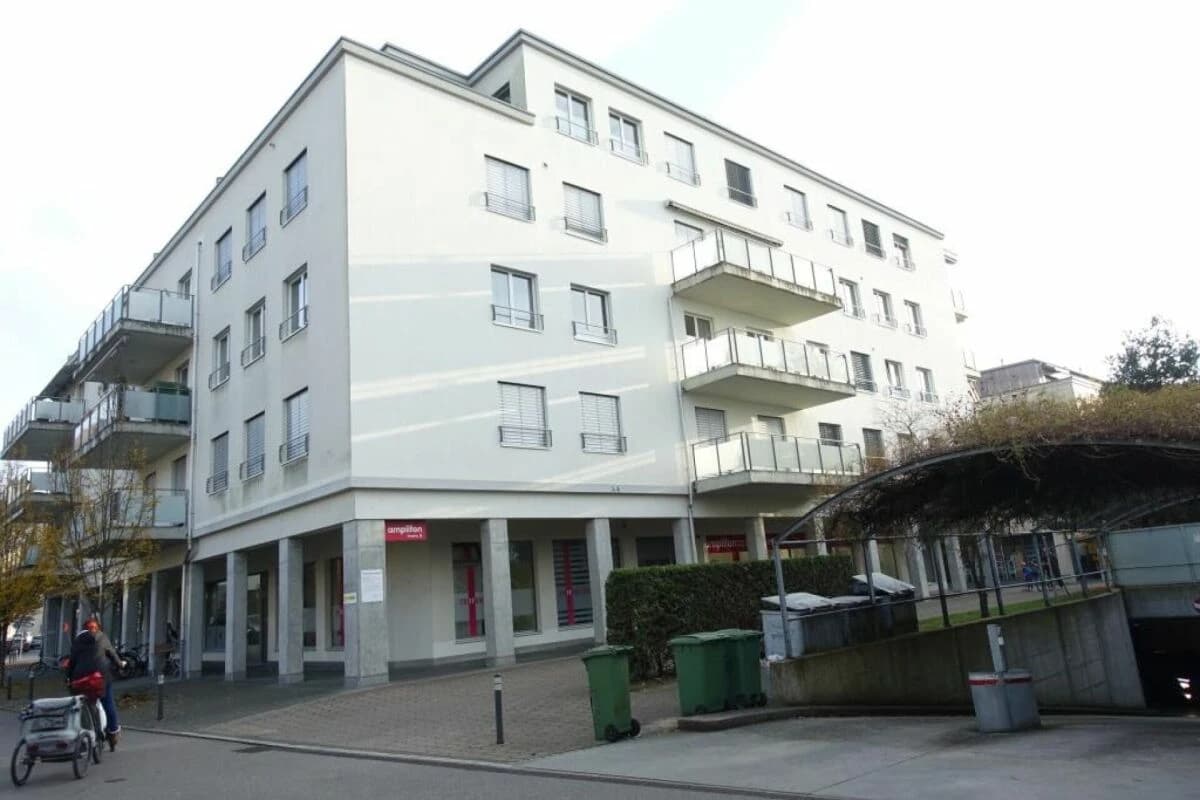 Neu! Renovierte 4.5 Zi-Eigentumswohnung mit zwei Balkonen und Tiefgaragenplatz